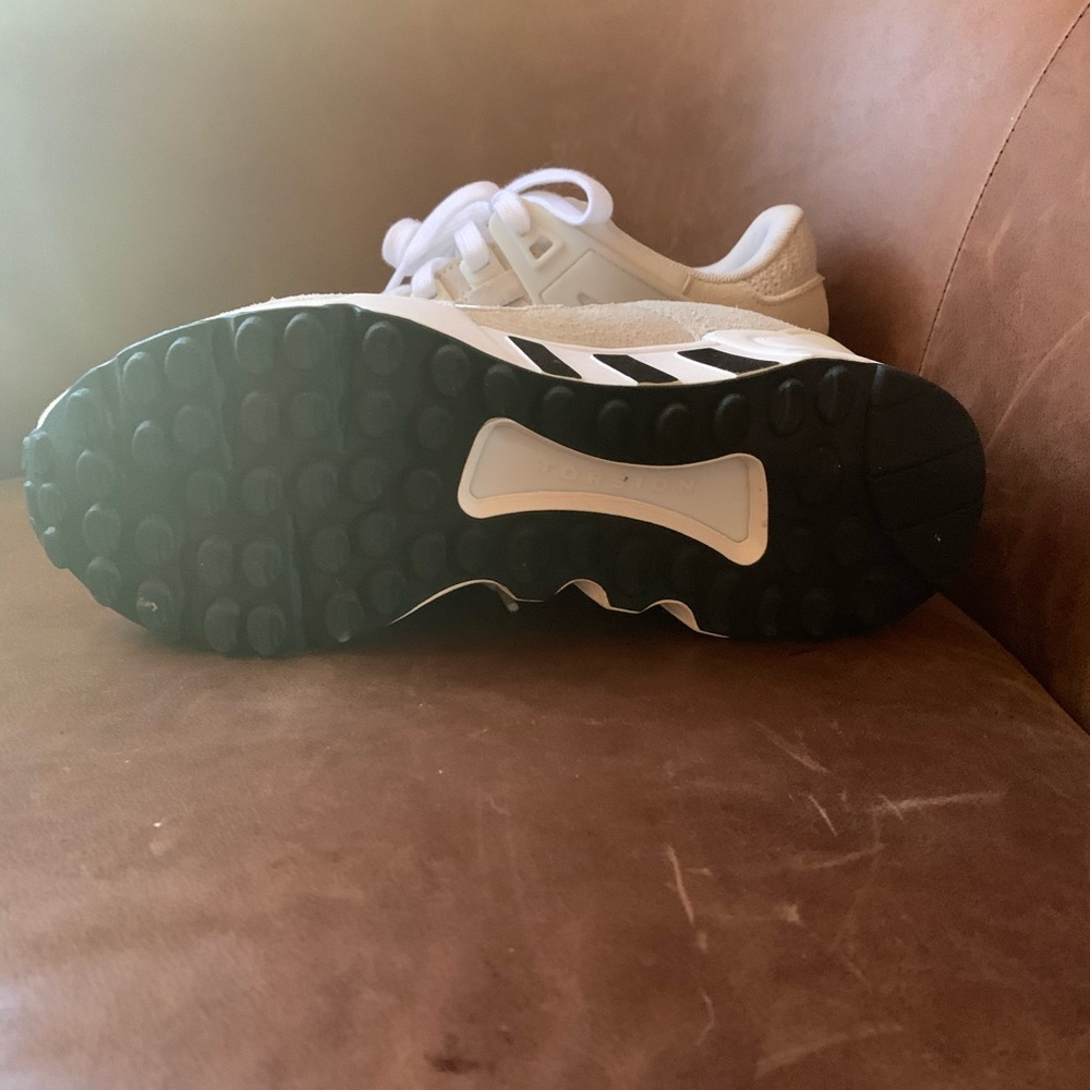 Adidas Equipment white V9 7.5 women’s - Picture 2 of 3